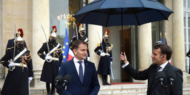 Macron'un İgor Matoviç’e Şemsiye Açtığı Anlar