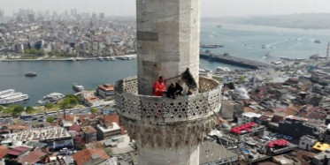 Camilerdeki Mahya Hazırlığı Kameralara Böyle Yansıdı