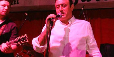 Mahmut Tuncer Kadınlar İçin Rock Şarkı Söyledi