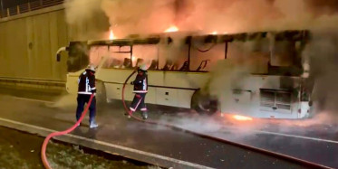 Malatya’da korkutan yangın! Seyir halindeki otobüs alev aldı
