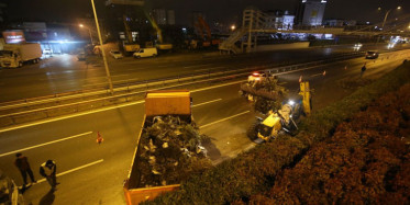 Maltepe'de Dikey Bahçeler Sökülüyor