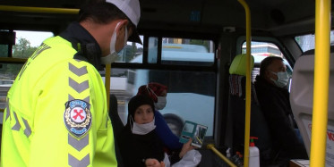 Maltepe'de Maske Takmayan Kadın Ceza Makbuzunu Yırttı