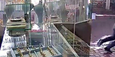 Manisa'da Kuyumcu Soygunu Kameraya Yansıdı