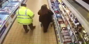 Marketin Ortasında İğrenç Hareket!