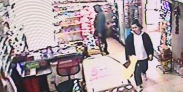 Marketteki Cep Telefonlarını Çaldılar