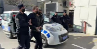 Markette Maske Takmayan Müşteri Uyarıda Bulunan Çalışanları Silahla Tehdit Etti