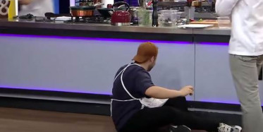 MasterChef Yarışmacısı Berker Yere Kapaklandı