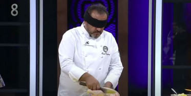 Mehmet Şef Tavuğu Gözleri Kapalı Kesti