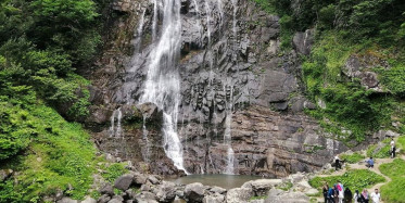 Mençuna Şelalesi, Yerli ve Yabancı Turistlerin En Gözde Mekanlarından Biri Oldu