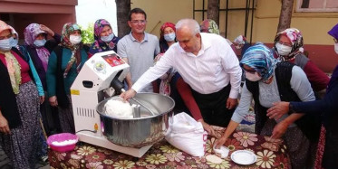 Mersin’de Emekçi Kadınlara Kolaylık Geldi! Yörük Kadınları Hamur Yoğurma Makinesiyle Tanıştı