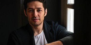 Mert Fırat Şiddete Uğrayan Kadınlar İçin Hazırladığı Videoyla Yeniden Gündeme Geldi