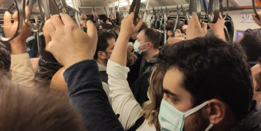 Metro Hattında Çıkan Arıza Sosyal Mesafeyi Unutturdu