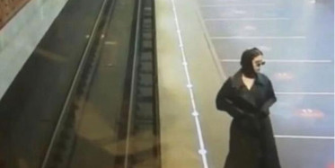 Metrodaki Gizemli Kadın