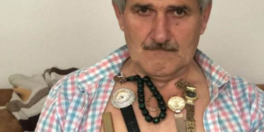 Sakarya'da 57 Yaşındaki Adamın Vücuduna Metaller Yapışıyor