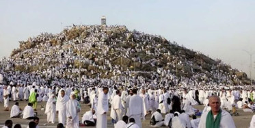 Milyonlarca Hacı adayı Arafat’ta bir araya geldi