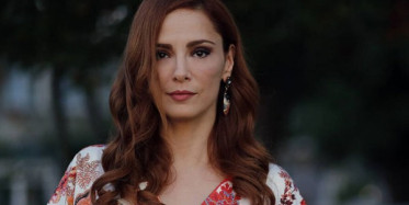 Mine Tugay Esnek Vücuduyla Dikkat Çekti