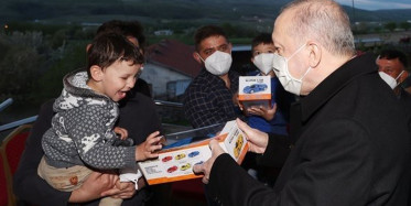 Minikler Mutlu! 'Tayyip Dedeleri' Yüzlerini Güldürdü