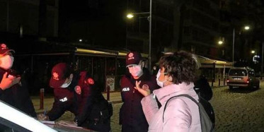 Genç Kadın Maske Denetiminde Ceza Yedi, Polise Hakaret Etti!