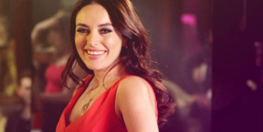 Ezgi Mola'nın Ebru Gündeş Taklidi Yaptığı Video