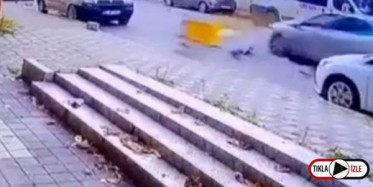 Otomobil ve Motosiklet Burun Buruna Çarpıştı! O Anlar Kamerada