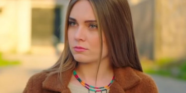 İnsaf Kayınpederine Tuğla Hediye Ediyor