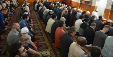 Avustralya'daki Müslümanlar Camilere Akın Etti