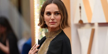 Natalie Portman, Oscar Ödülleri Töreni’nde Giydiği Kıyafetle Dikkat Çekti