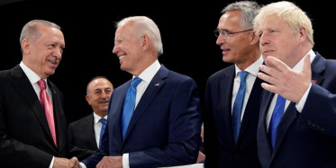 NATO'da güldüren diyaloglar! Başkan Erdoğan'dan Biden ile Johnson'a Türkçe dersleri!