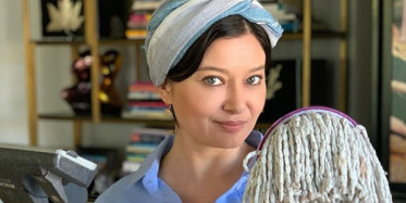 Nurgül Yeşilçay Temizlik Yaparken Kas Çalıştırma Tüyoları Verdi