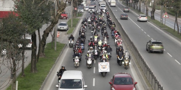 Ordulu motosikletli kuryelerden bilinçli farkındalık: Trafik kazalarına dikkat çekmek amacıyla konvoy oluşturdular