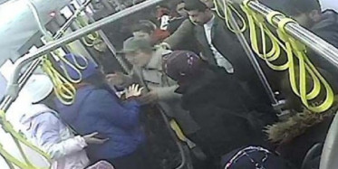 Otobüste İki Genç Kıza Taciz Şüphelisine Dayak