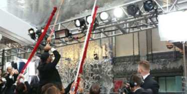 Oscar'da Kırmızı Halının Üzerindeki Tentedeki Su Fırça ve Sopayla Temizlendi