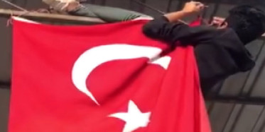 Osmaniye'de 18 Yaşındaki Mehmet'in Bayrak Hassasiyeti