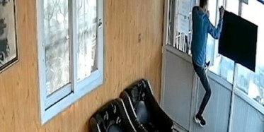 Osmaniye'de İş Yerindeki Hırsızlık Kameralara Anbean Kaydedildi