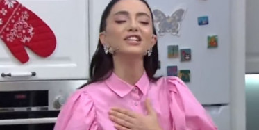 Öykü Gürman Evde Biz Bize Programında Bahça Duvarından Aştım'ı Söyledi