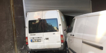 Pedalları Karıştıran Şoför Kaza Yaptı