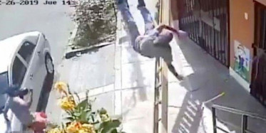 Yaşlı Adam Yoluna Çıkan Merdiveni Sallayıp Boyacıyı Düşürdü