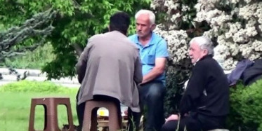 E-5'in Yanında Piknik Yaptılar Tavla Oynadılar