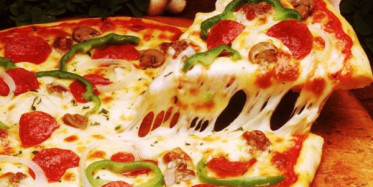 Evde Pratik Bir Şekilde Lezzetli Pizza Yapımı 