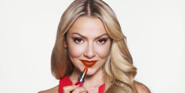 Hadise Plajda Fena Yakalandı