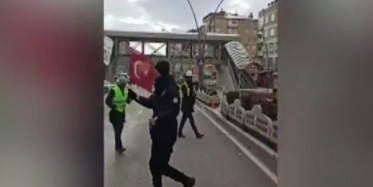 Türk Polis Teşkilatı'ndan Duygulandıran Hareket