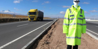 Polisten Trafik Kazalarını Önlemek İçin Mankenli Önlem