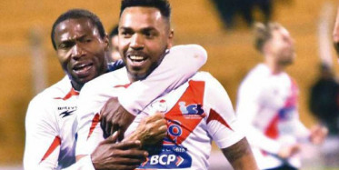 Oyundan Alınınca Çıldırdı! Hocasına Saldırdı