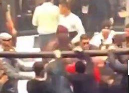 Rusya'da Ring Karıştı! Seyirciler Sahaya Atladı