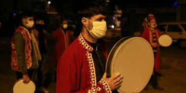 Ramazan Davulcularının Maske ve Eldivenli İlk Mesaisi Şaşırttı!