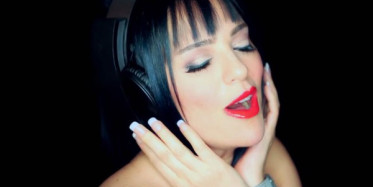 Ünlü Şarkıcı Hastaneye Kaldırıldı!