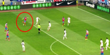 Rumen Futbolcu Tek Haretiyle Defansı Çöpe Attı!