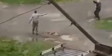 Rusya’da Bir Kişinin Elinde Bombanın Patladığı Anlar Kameraya Yansıdı