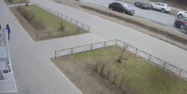 Rusya'da Çocuğunu Ezilmekten Kurtaran Baba Kameralara Böyle Yansıdı