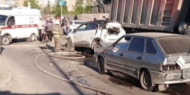 Rusya’da Freni Boşalan Kamyon 8 Aracı Birden Ezdi